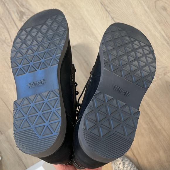 Teva Men’s Boot - Like New - Picture 7 of 7